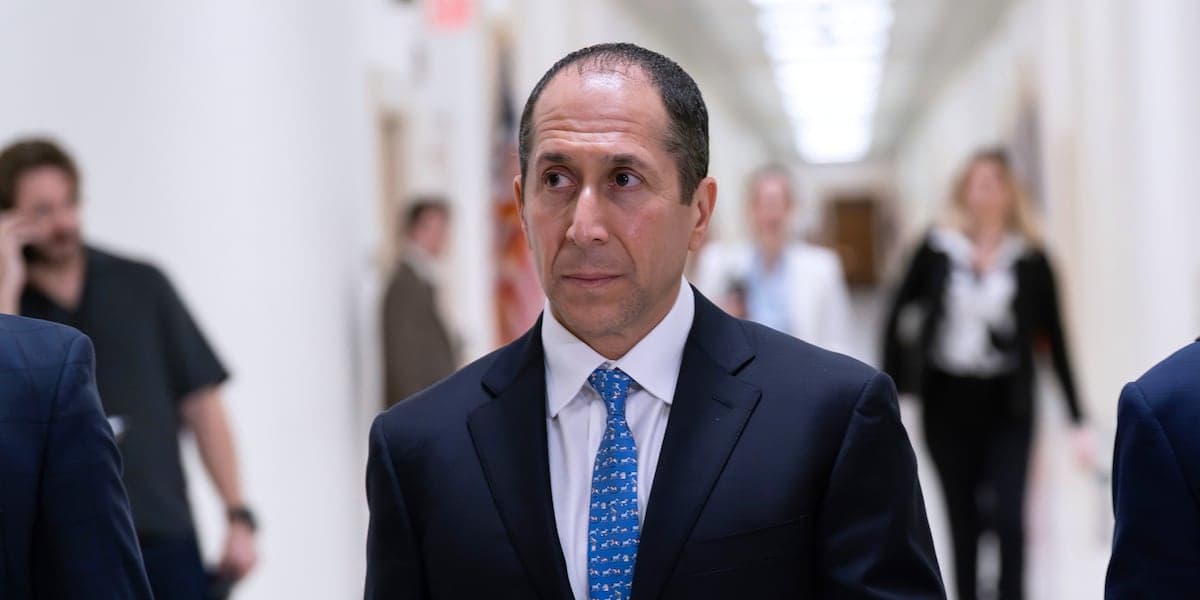 Epstein’s longtime accountant testifies on his wealth and business ties