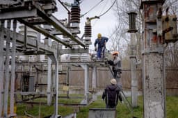 Russia strike cuts power to 12,000 in Chernihiv | News.az 