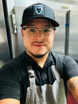 Guiso Latin Fusion chef Carlos Mojica named to North Bay Business Journal Forty Under 40
