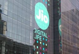JioStar Taps AI for Shopping and TV Movie Night Ideas