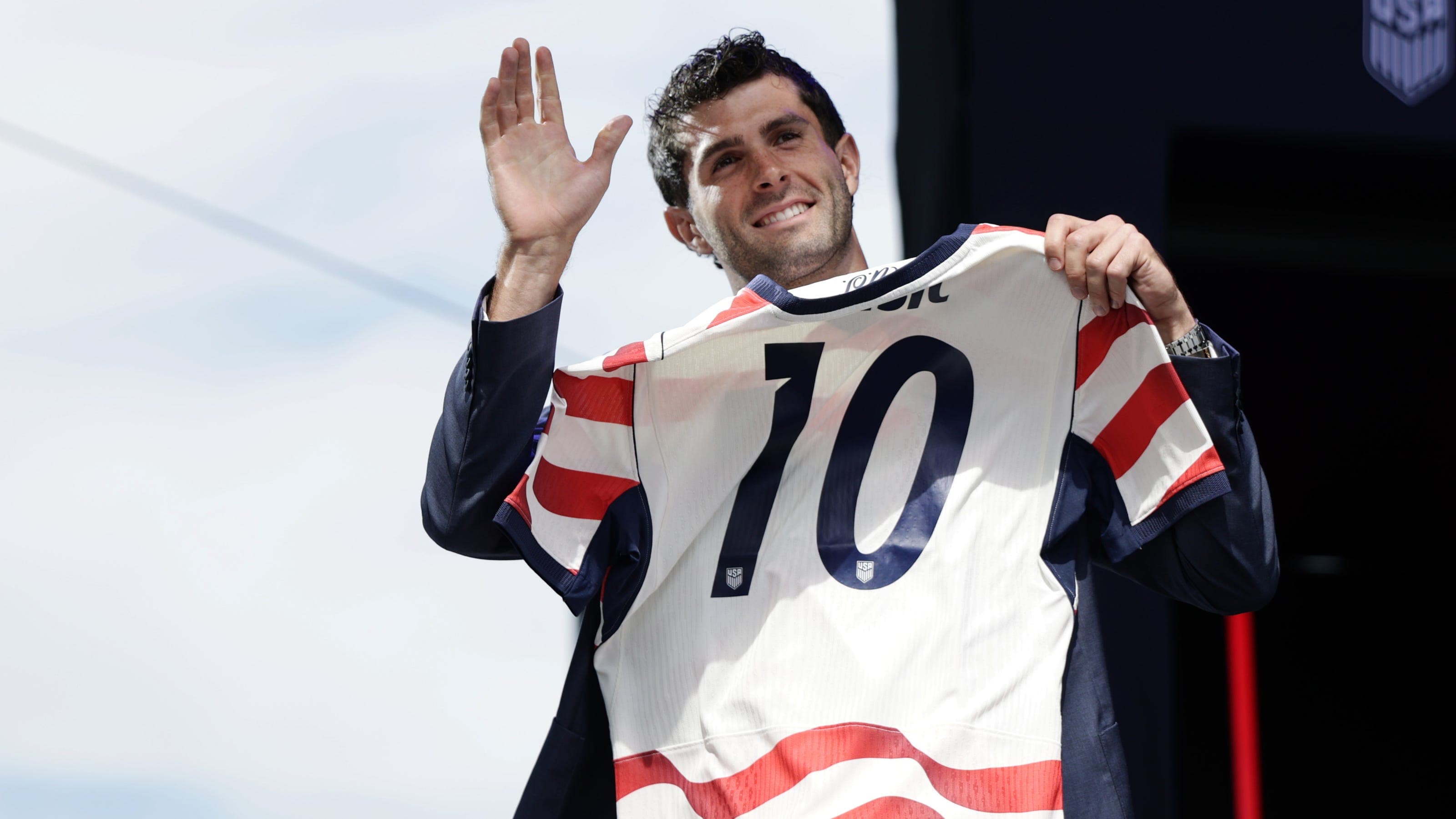 Christian Pulisic, Lionel Messi, Billy Bob Thornton star in Michelob Ultra ad