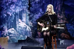 This indie singer is asking S.F. fans to put their phones ...