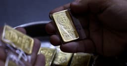 Gold ticks up as dollar slips on Mideast de-escalation hopes | Reuters