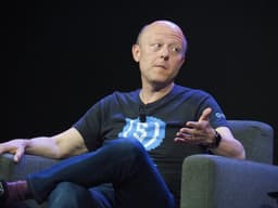 Circle (CRCL) 新闻：随着Open USD 稳定币竞争升温，杰富 ...