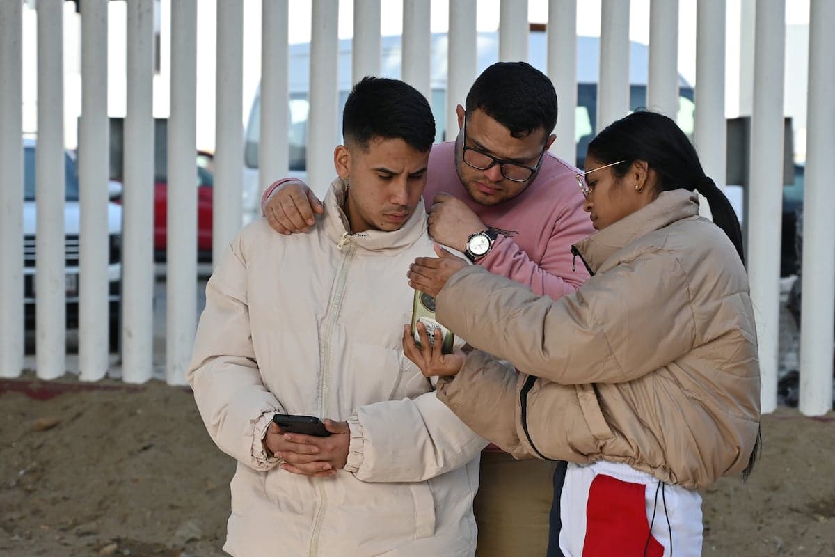 The self‑deportation dilemma: Persecuted in the United States but unsure how to leave | U.S. | EL PAÍS English