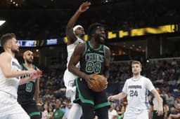 Should Neemias Queta or Mitchell Robinson start at center?