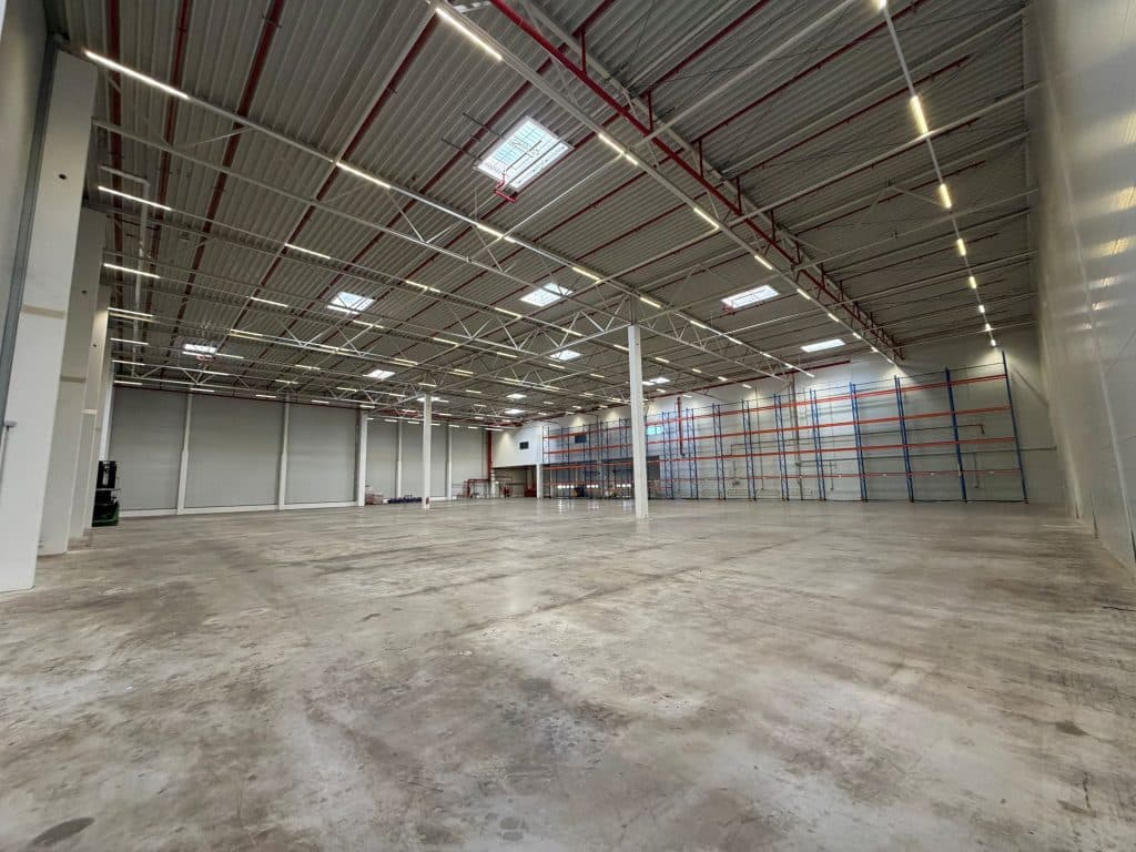 REALOGIS leases around 3200 m² of warehouse and ...