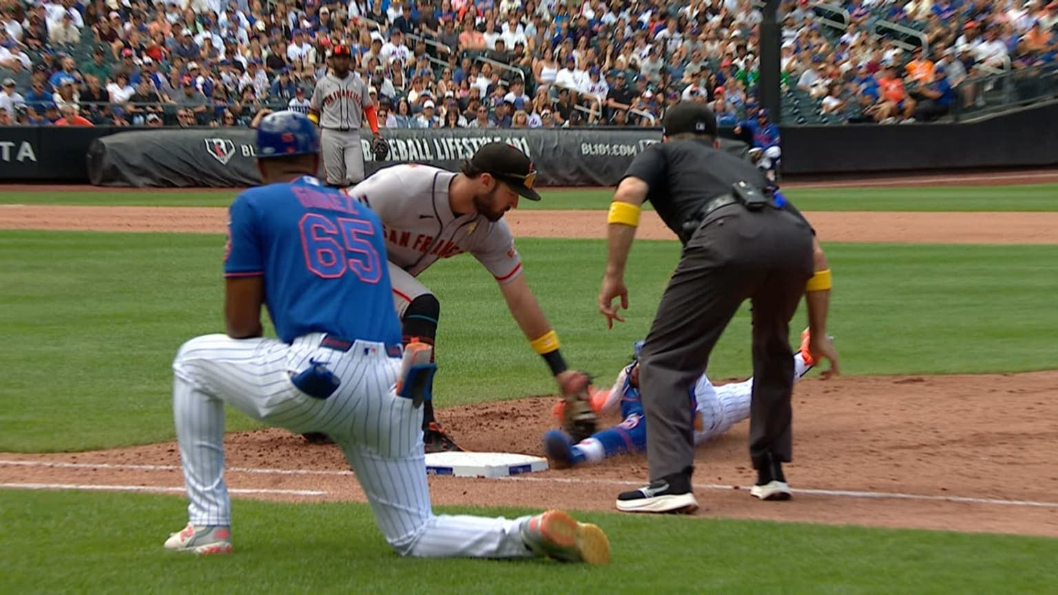 Giants turn 3-6-3 double play to end 6th | 09/06/2026 - MLB.com