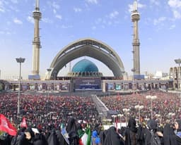 Iran Stands Firm on Hormuz as US Desperately Dangles Carrots to No Avail 