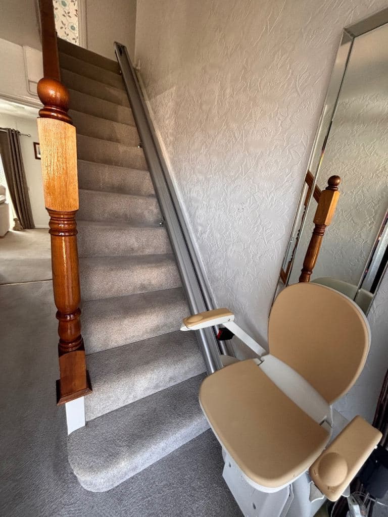 Stairlift for Straight Stairs – Good Condition, Beige Seat