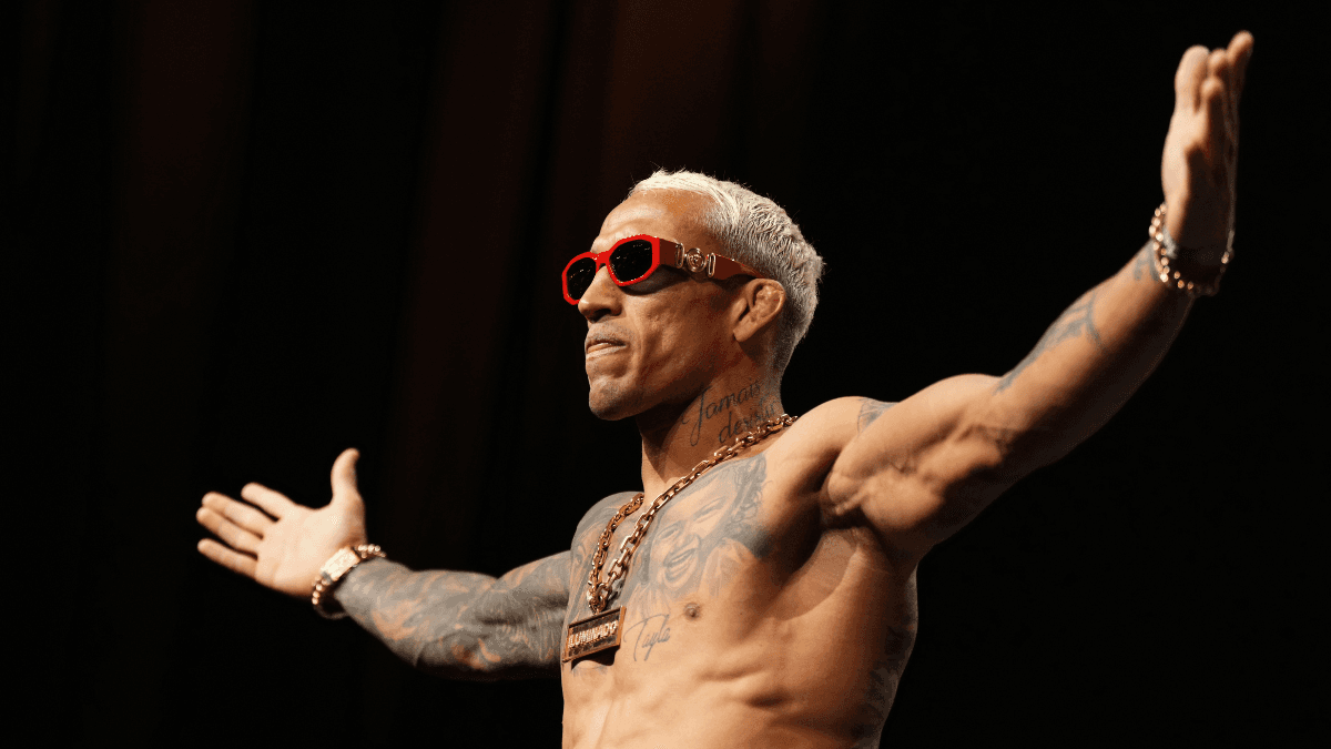 Fighters Only : Charles Oliveira Reveals Neck Injury That Ended First Max Holloway Fight