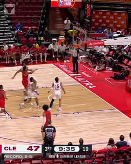 @chicagobulls: Donovan Atwell caught fire in the third! 🔥

Atwell's 3Q: 13 PTS | 5-for-5 FG | 3-for-3 3FG https://t...