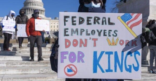 Judges Let Fired Federal Workers Challenge Trump Dismissals in Court