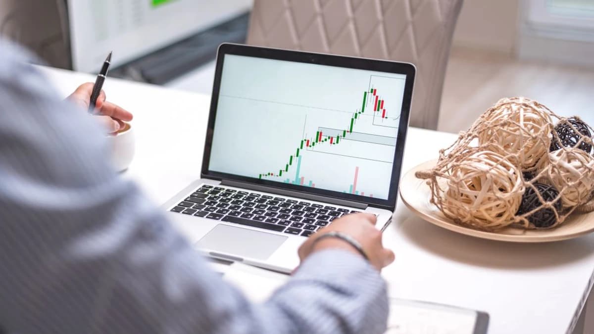 Altcoin Dynamics Shift as Some Tokens Surge Ahead of ...