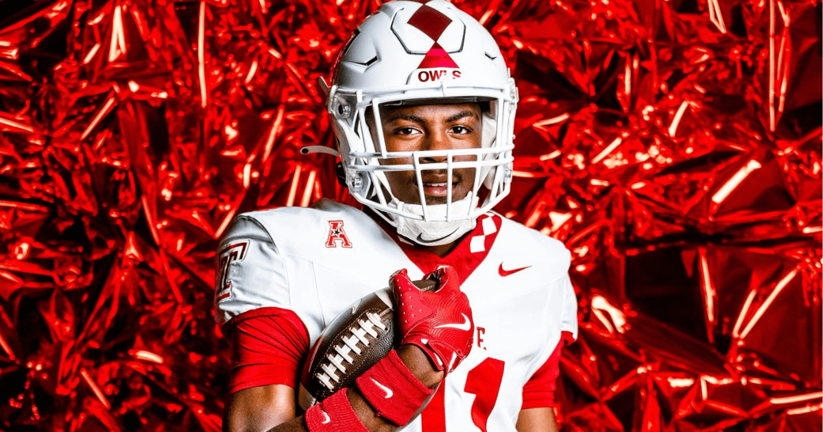 Jakari Graham snags two touchdowns in blowout win