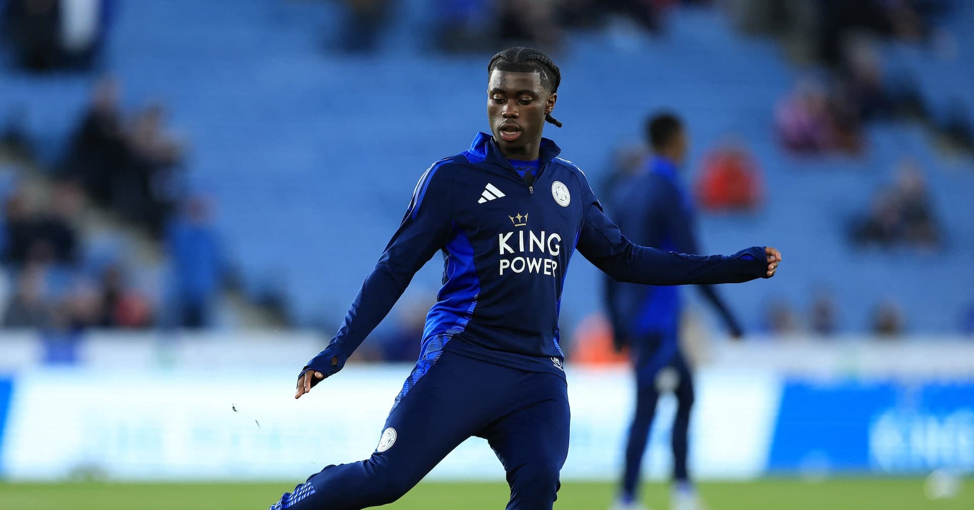 Manchester City sign winger Monga from Leicester