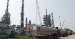 China's teapots seek Iranian oil after prices fall, sources say | Reuters