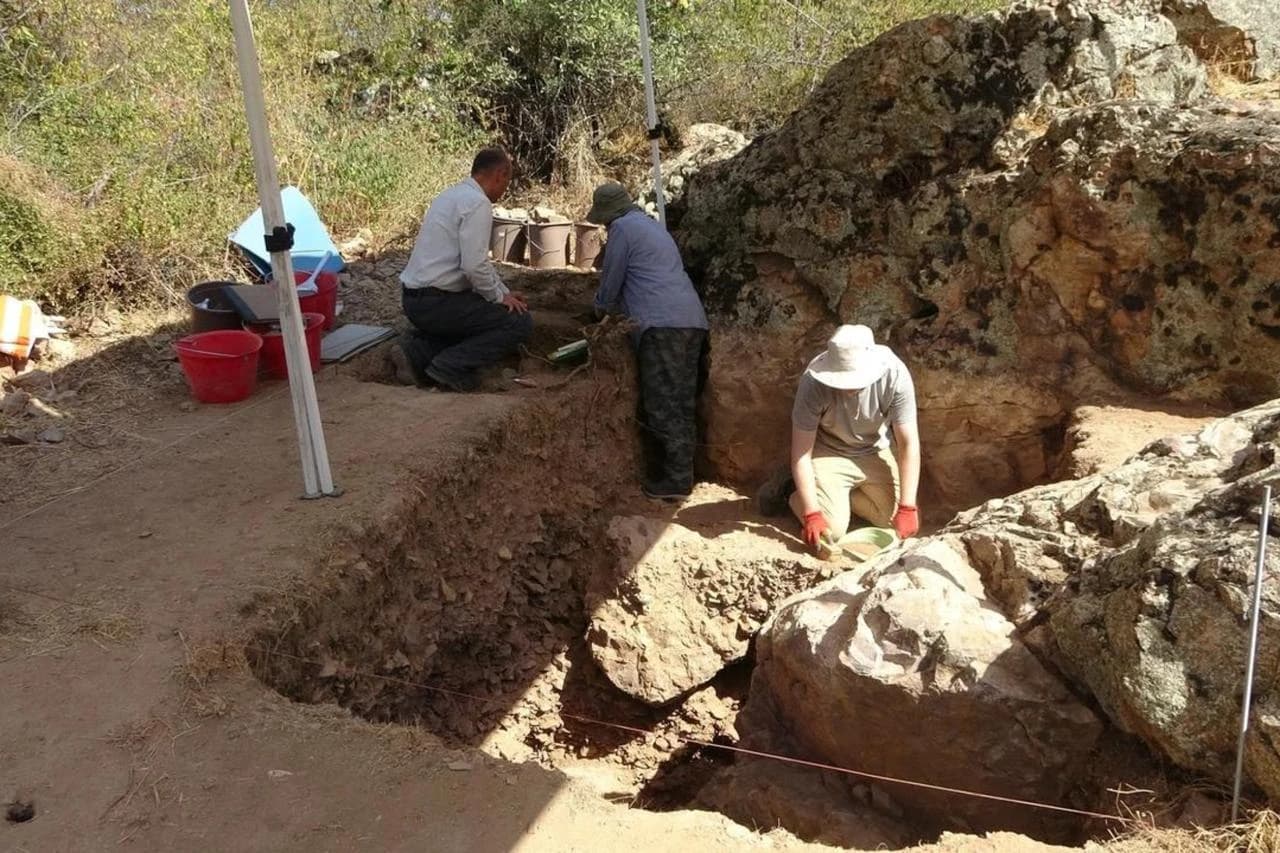 40000 stone tools, no trace of life: Türkiye cave mystery ...