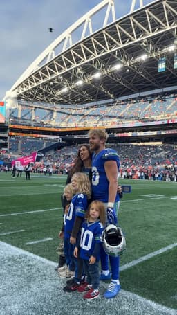 @NFL: The Kupp family ❤️

KCvsSEA -- 8:20pm ET on NBC/Peacock
Stream on @NFLPlus https://t.co/XSd4nB8HxW