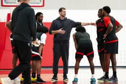 Bulls' Three-Point Shooting Goes Cold as Lakers Dominate ...