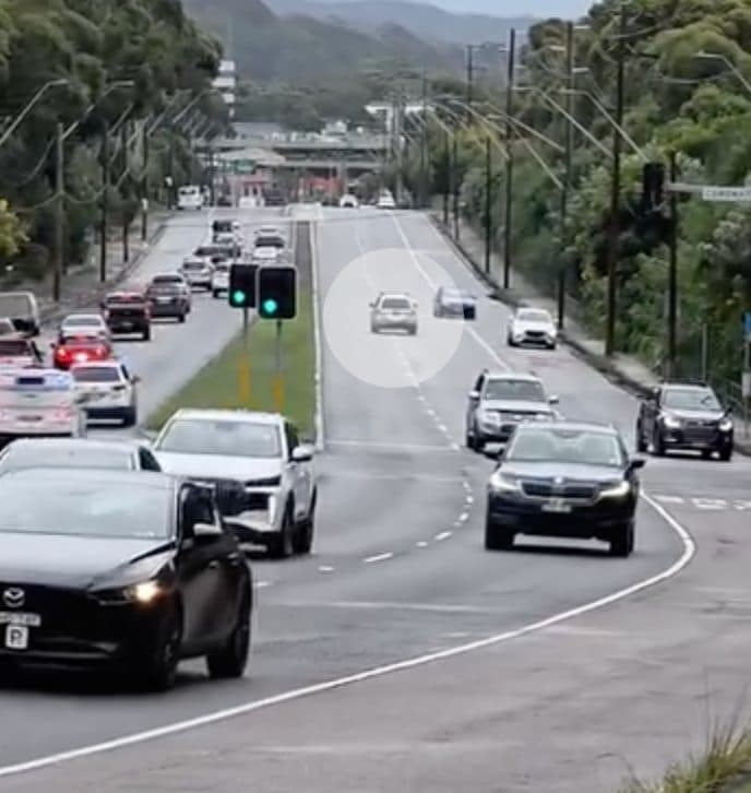 Car travelling on wrong side of road during police pursuit ends in crash - Manly Observer