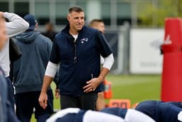 @AdamSchefter: Another eight teams begin OTAs today:

🏈Patriots
🏈Jets
🏈Texans
🏈Commanders
🏈Bears
🏈Lions
🏈Saints
🏈49...