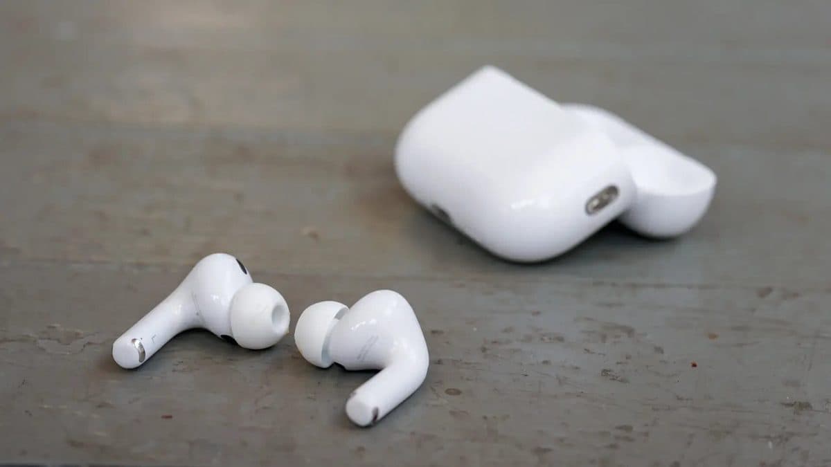 Apple's Leaked Camera AirPods Aren't Coming Anytime ...
