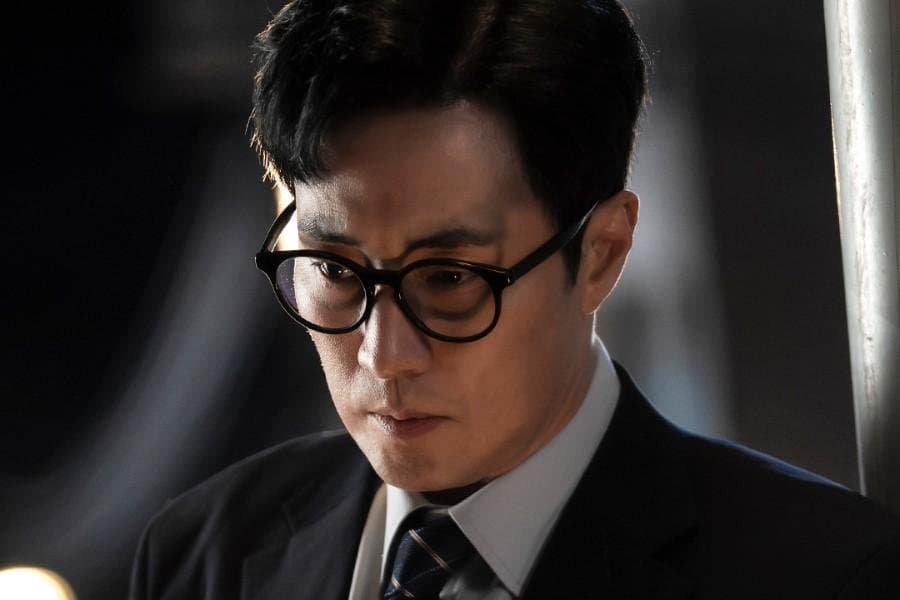 So Ji Sub plays a seemingly ordinary yet dangerous man in 'Agent Kim Reactivated'