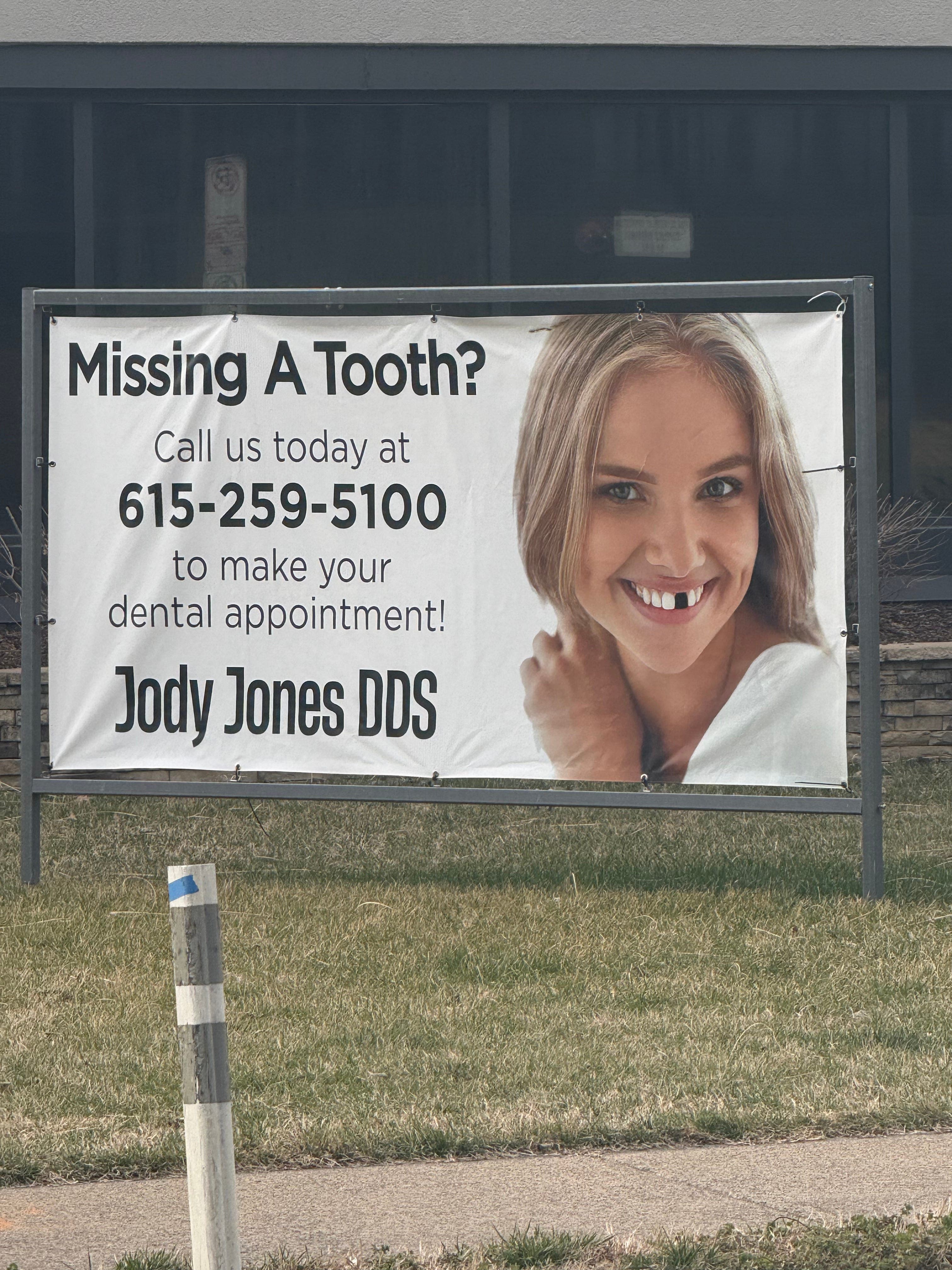 The Nashville Sign That Explains Why Most People Fail on Social Media