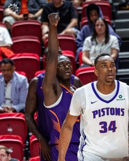 @Suns: Rasheer with a game-high 15 points so far 👌

🎯 5-8 FG
🎯 3-4 3PT https://t.co/BnX3aaqDRc