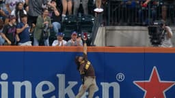 Fernando Tatis Jr. robs a grand slam! | 08/18/2026
