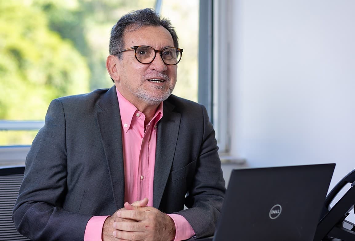 High rates force Brazilian firms into short-term debt loops
