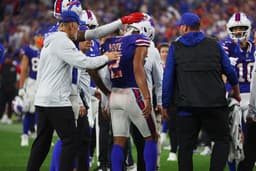 @RapSheet: #Bills WR DJ Moore, who was off to a fast start in Buffalo, is believed to have suffered an AC joint...