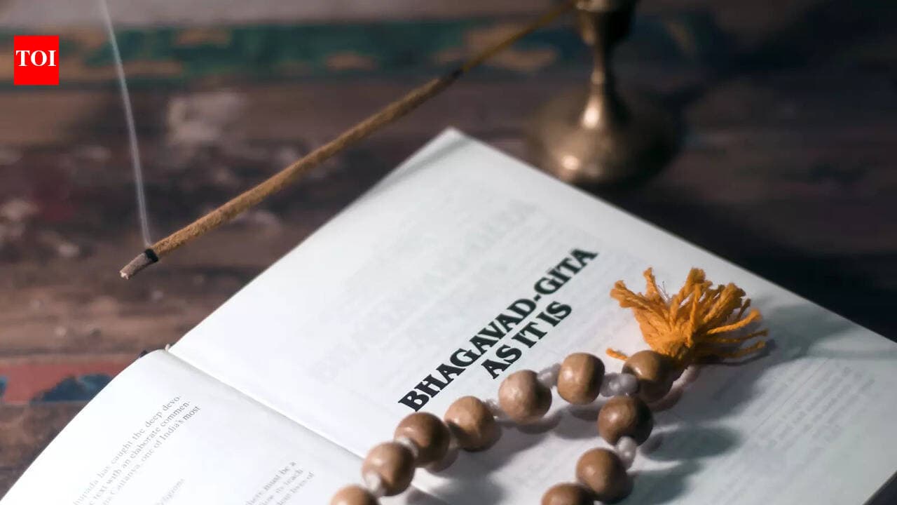 Bhagavad Gita shloka of the day: Wisdom for staying centred when life feels repetitive | - The Times of India