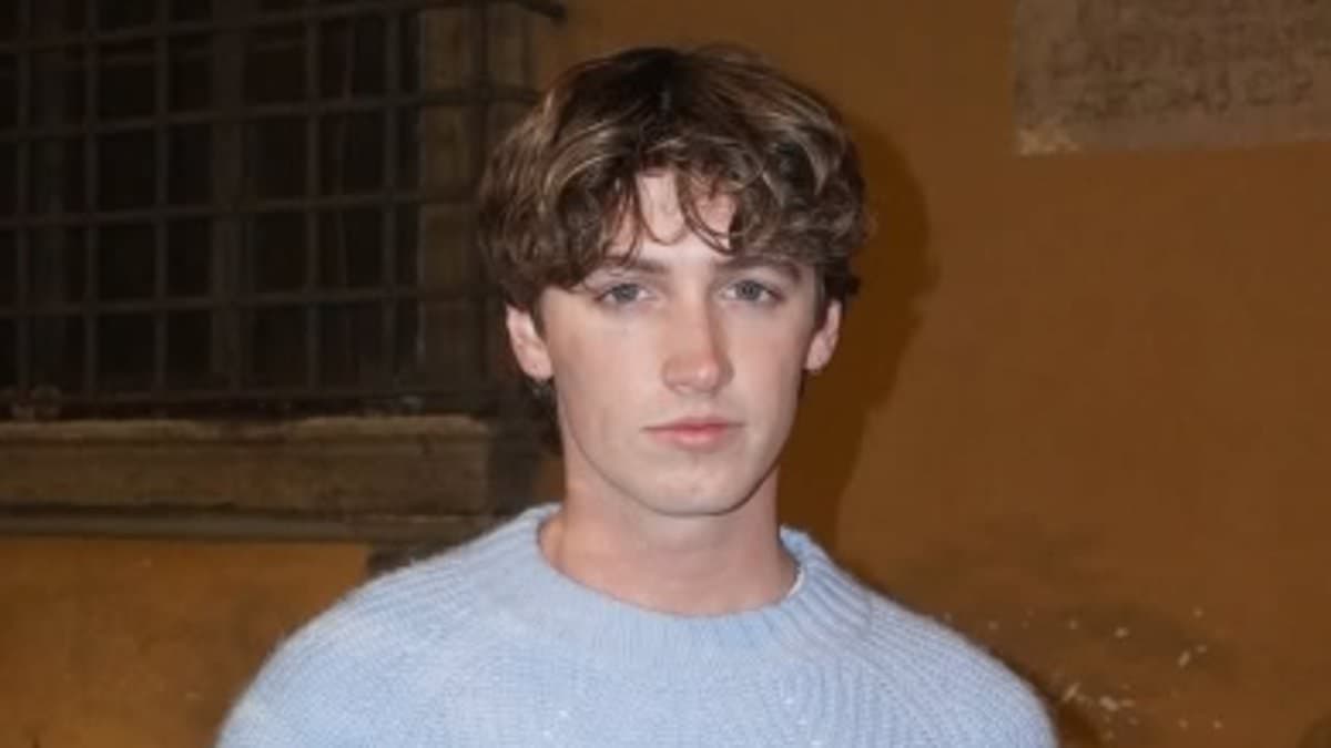 I'm 20 and make $4,000 a month from my easy side hustle that takes just 1.5 hours a day | Daily Mail Online