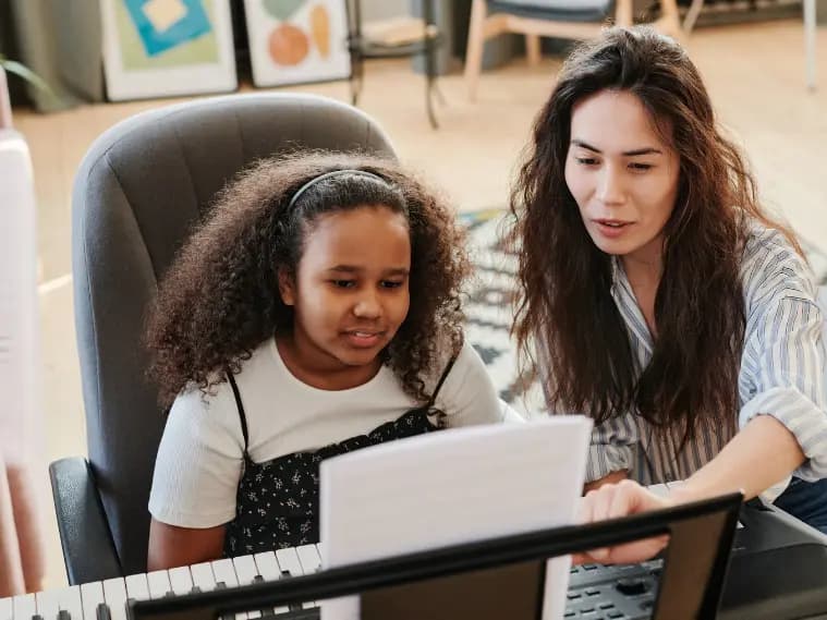 Piano Lesson Beginner Guide: From First Note to First Song