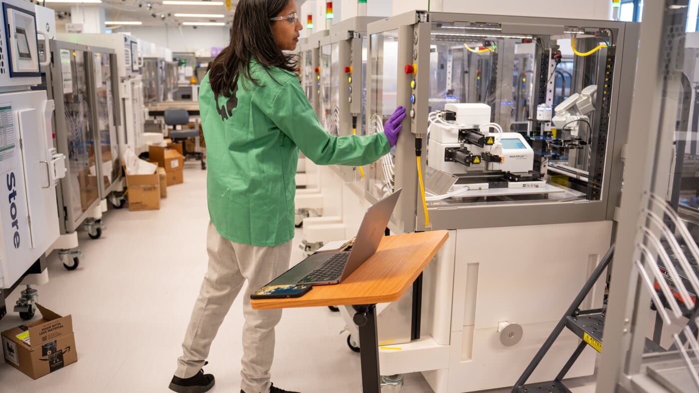 Scientists are teaching AI-powered robots to run lab experiments