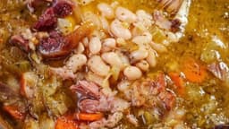 Slow-Simmered Beans & Ham Hocks – A Southern Staple Done Right