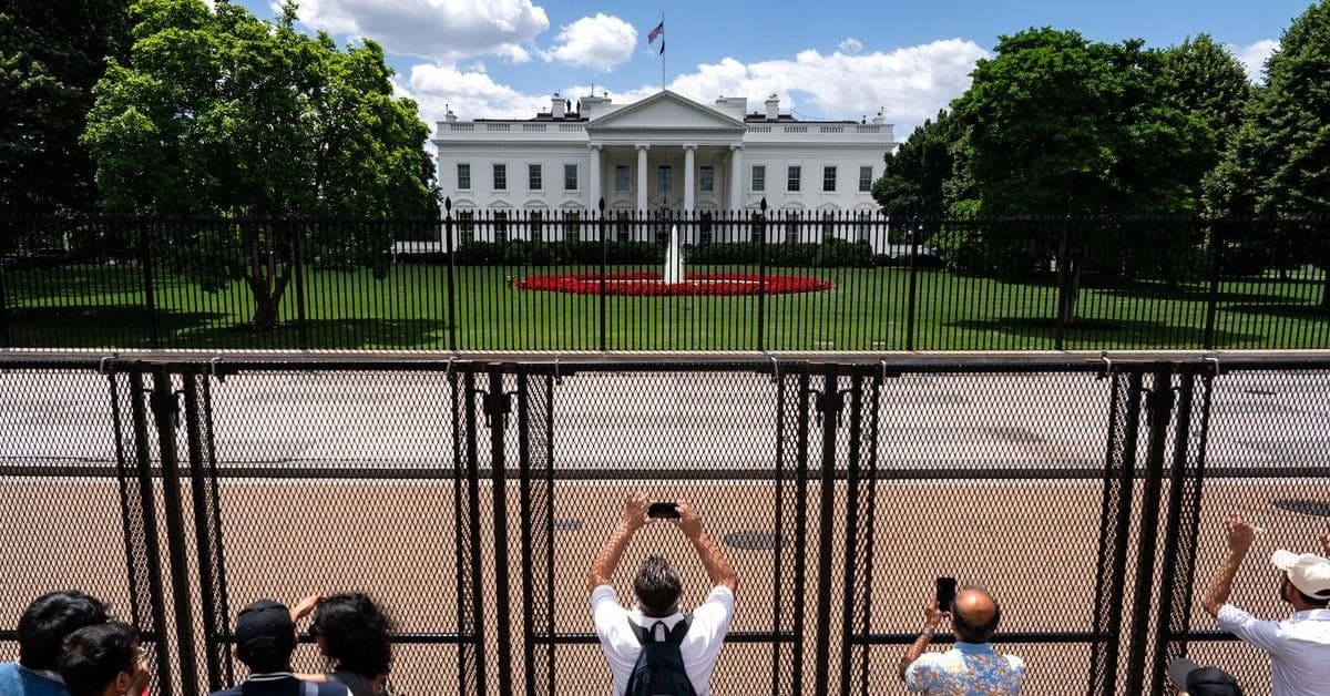 Trump White House Fence Plan Draws Warnings Over Public Access Near Pennsylvania Avenue