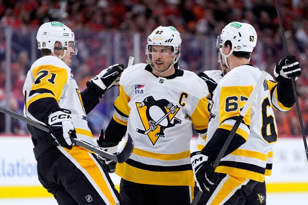 Sidney Crosby joins Team Canada at world hockey ...