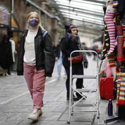 US consumer confidence rises, but job openings and hiring drop sharply - FashionNetwork USA