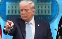 Reporter Confronts Trump to His Face Over His Potential War Crimes Against Iran