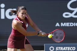 WTA roundup: Emma Navarro knocks off Iga Swiatek at ...