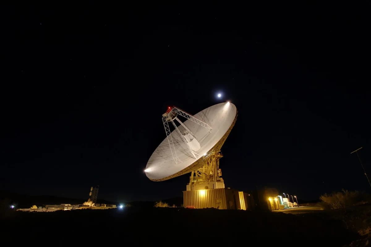 Communication with Mars makes Earth visible to aliens