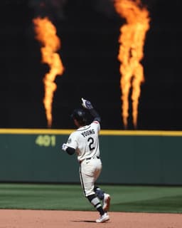 @MLB: This pic is fire 🔥 https://t.co/nTVMxfHDMQ