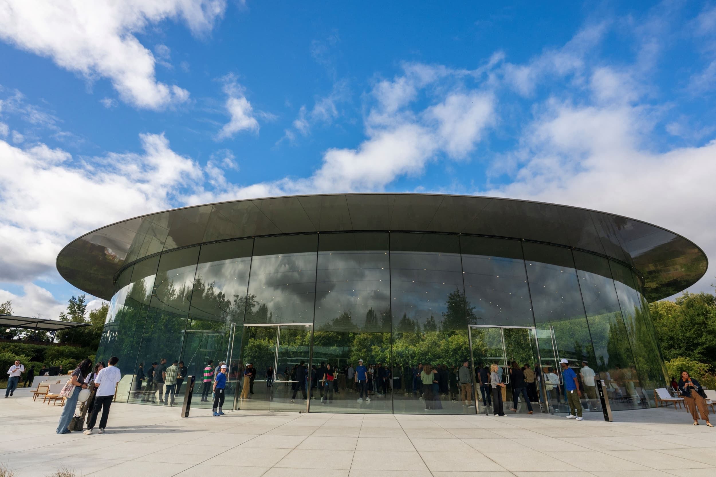 Apple Registers GenAI Subdomain Ahead of WWDC: Siri Overhaul Finally Arrives in iOS 27