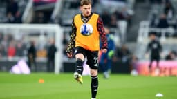Newcastle winger Barnes signs long-term contract extension