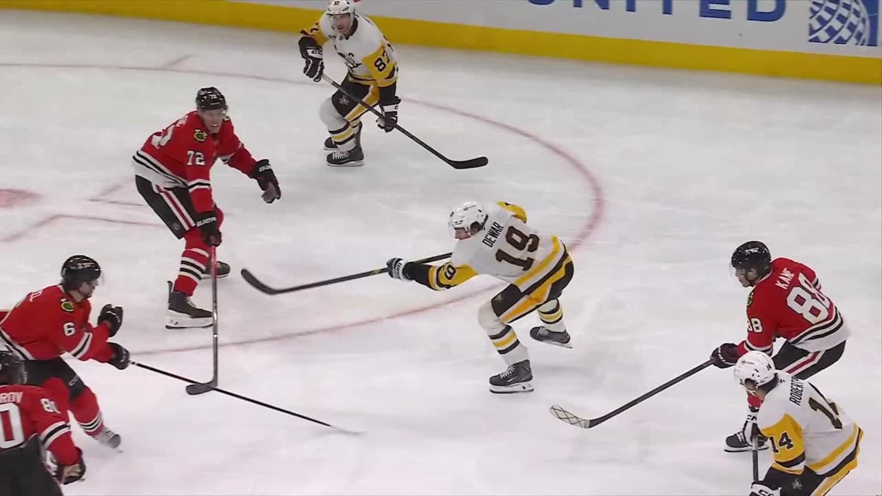 PIT@CHI: Crosby scores goal against Spencer Knight