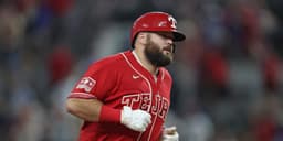 Rangers open crucial series vs. Mariners with win