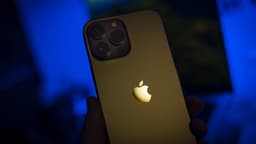 Apple quiet about its iPhone 'spyware attack' warnings - Mashable